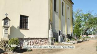Troubsku dominuje kostel Nanebevzetí Panny Marie