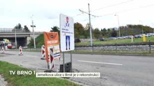 Jemelkova ulice je v rekonstrukci, provoz řídí semafory