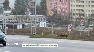 Na Vejrostově řídí dopravu semafory