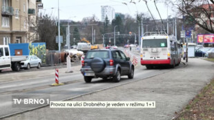 Provoz na ulici Drobného je veden v režimu 1+1