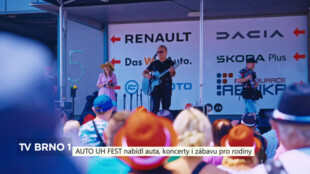 AUTO UH FEST nabídl auta, koncerty i zábavu pro rodiny